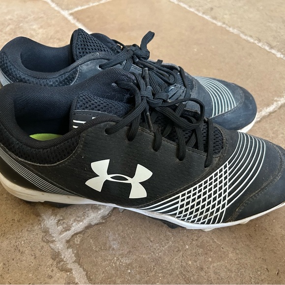 Women’s Underarmour cleats-8.5 - Picture 3 of 12